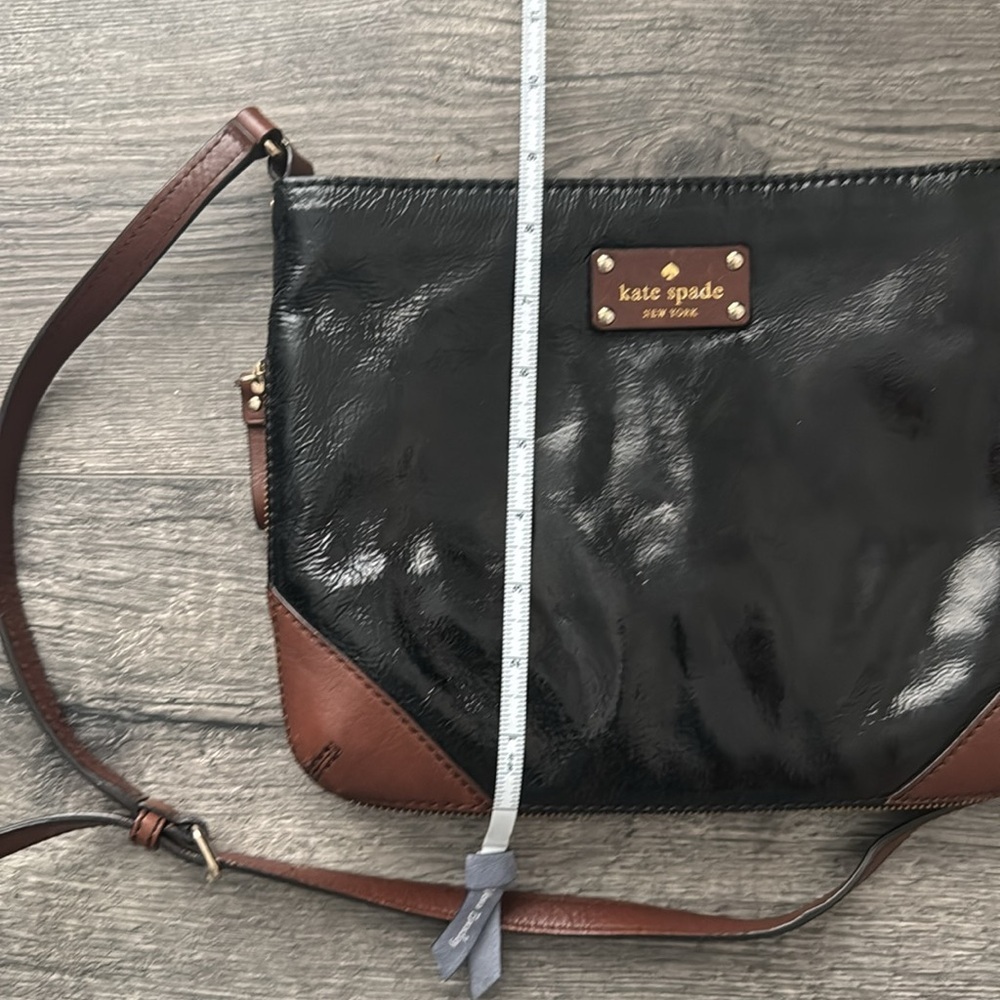 KATE SPADE Black Patent Leather w/Brown Leather Cross-Body Strap Shoulder Bag - Picture 6 of 7